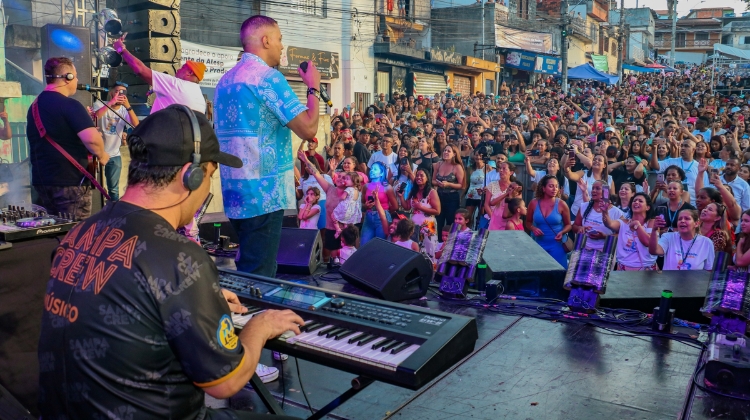 Prefeitura de Carapicuíba entrega pacote de obras no aniversário