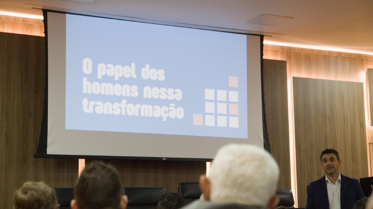 Palestra para servidores destaca o papel dos homens na promoção do respeito às mulheres