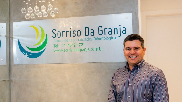 Doutor Ricardo Raitz cuida dos sorrisos da Granja Viana