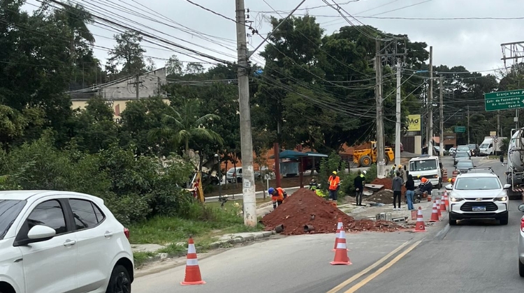 Construtora repara estragos deixados pela obra de duplicação da Av. São Camilo