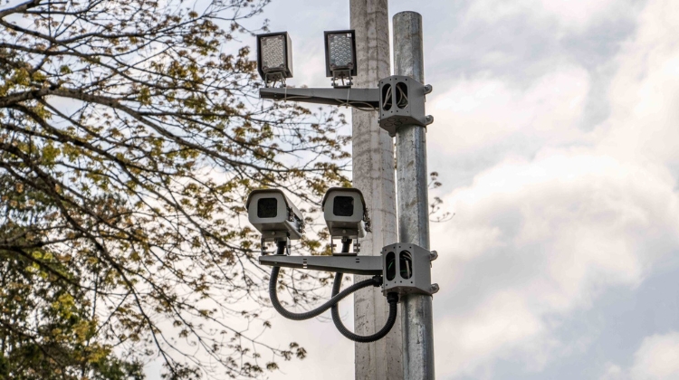 Motoristas devem ficar atentos a interdições viárias para aferição de radares   