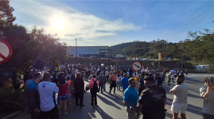 Ato contra pedágio em Cotia desperta mobilização de políticos e população