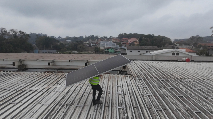 Cotia inicia implantação de energia solar em prédios públicos