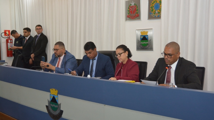 Suspensão de eleição e risco de cassação de vereadores agitam Câmara de Cotia