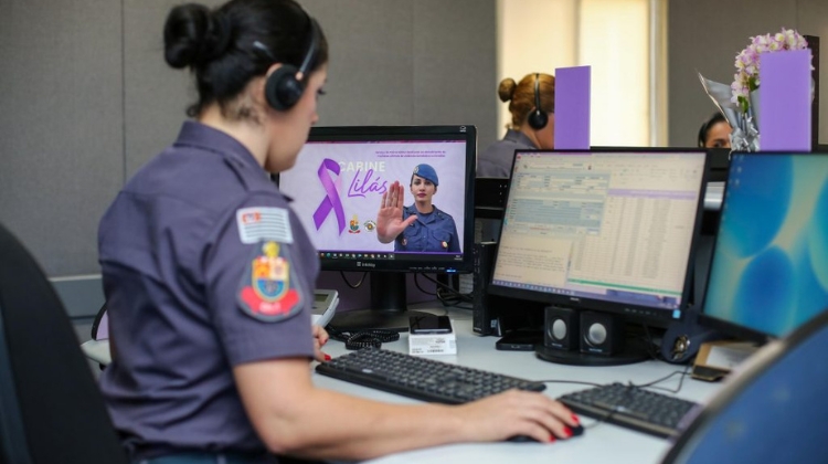 Cabine Lilás ajuda a prender agressor após denúncia de filha de 14 anos