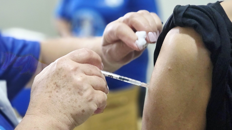 Vacinação contra a gripe é ampliada para toda a população de Cotia 