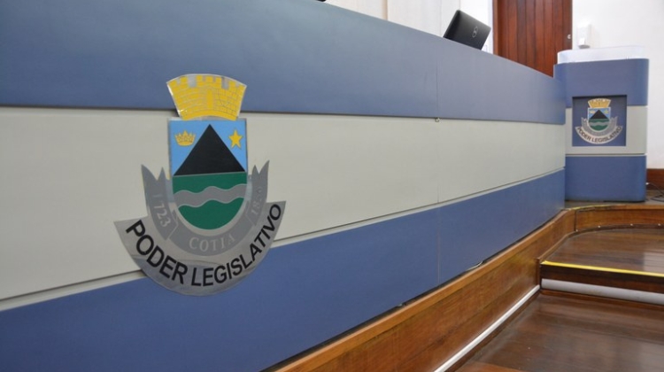 Vereadores de Cotia querem seus nomes em placas de obras