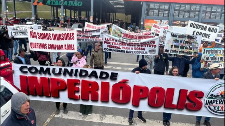 Manifestação de moradores do Imperiópolis em Cotia questiona reintegração de posse