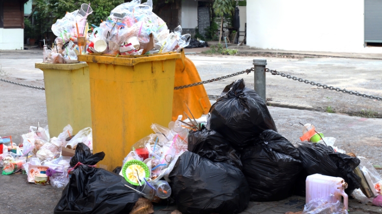Paralisação de coletores interrompe coleta de lixo em Cotia por tempo indeterminado