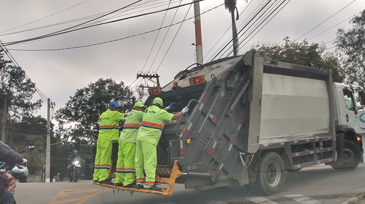 Coleta de lixo é retomada em Cotia, mas questões trabalhistas continuam sem resposta