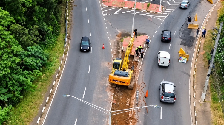 Estrada de Caucaia tem alterações no trânsito após abertura no asfalto