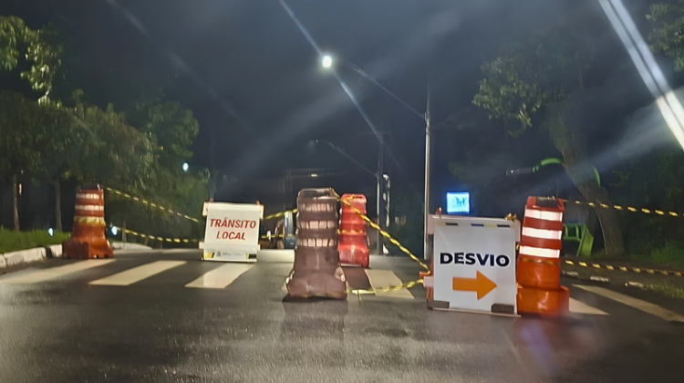 Atraso na duplicação da São Camilo na Fazendinha: quem ganha e quem perde?